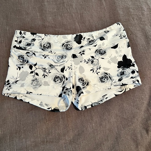 FLEO shorts - Picture 1 of 3